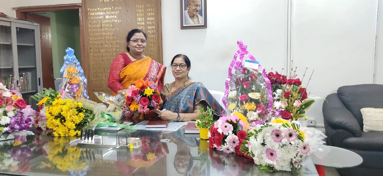 HOD with Vice Chancellor Sabita Acharya